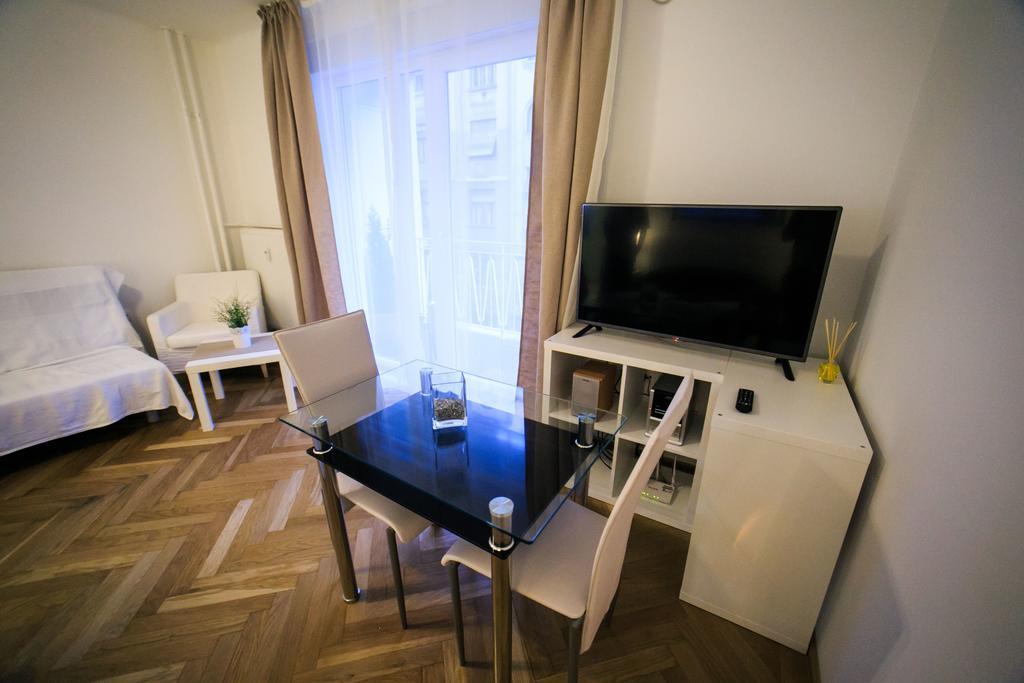 Budapest Downtown Apartments With Balcony & Optional Garage & Restaurant In The Building Quarto foto